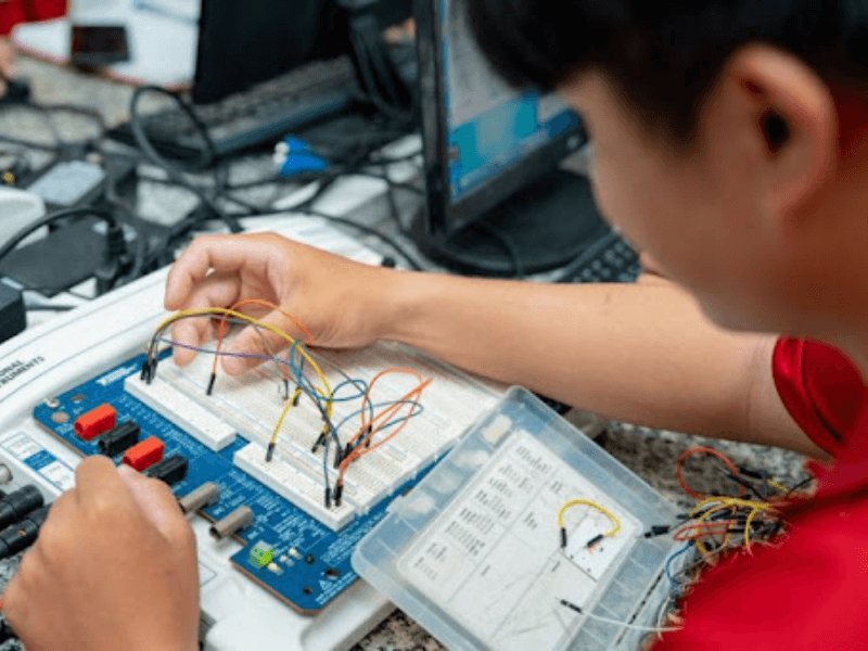 Chương trình đào tạo ngành kỹ thuật điện tử viễn thông hệ từ xa